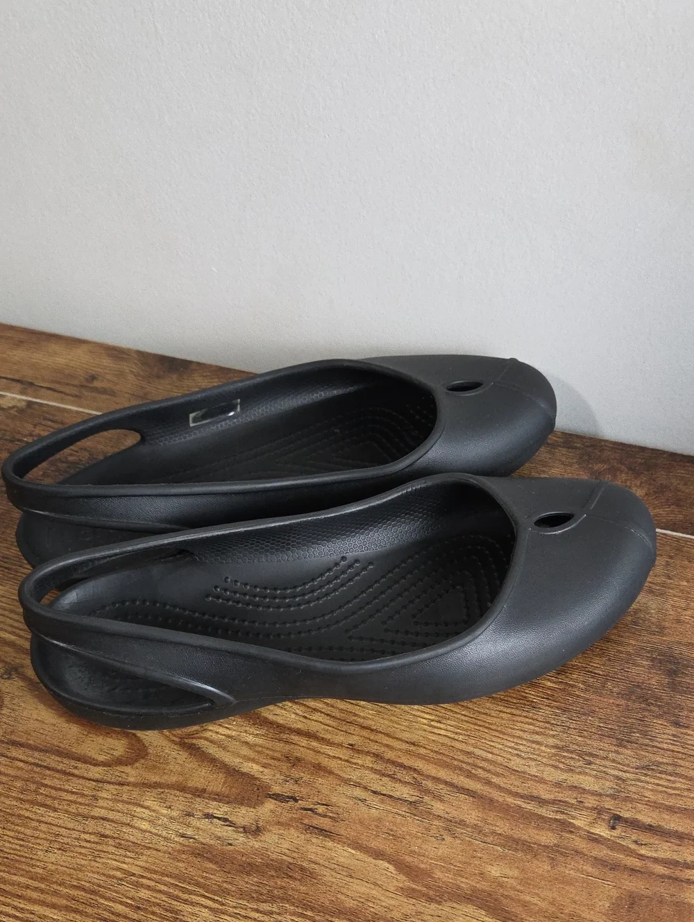 Crocs Womens Olivia II Black Slingback Flats Sz 7 Coastal Slip-On Leisure Casual